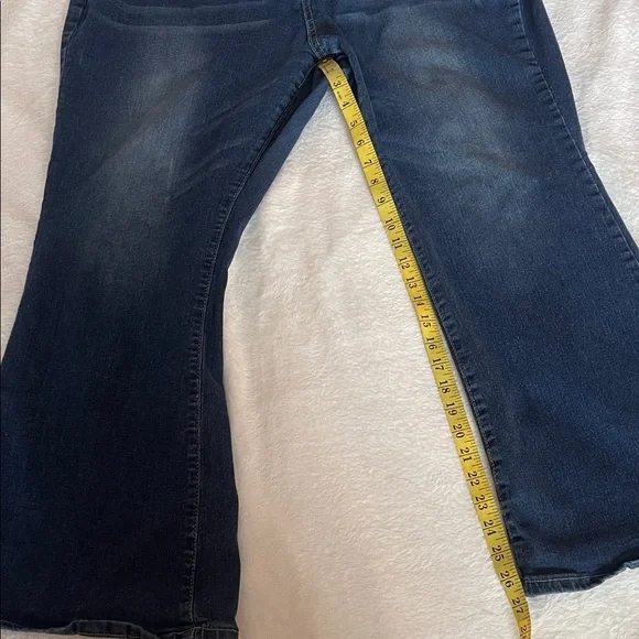 SHEIN Curve Blue Flare Jeans - Size 4XL - Picture 9 of 11